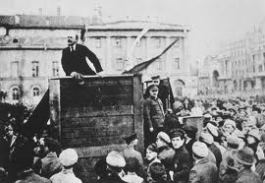 V.I. Lénine haranguant le peuple soviétique